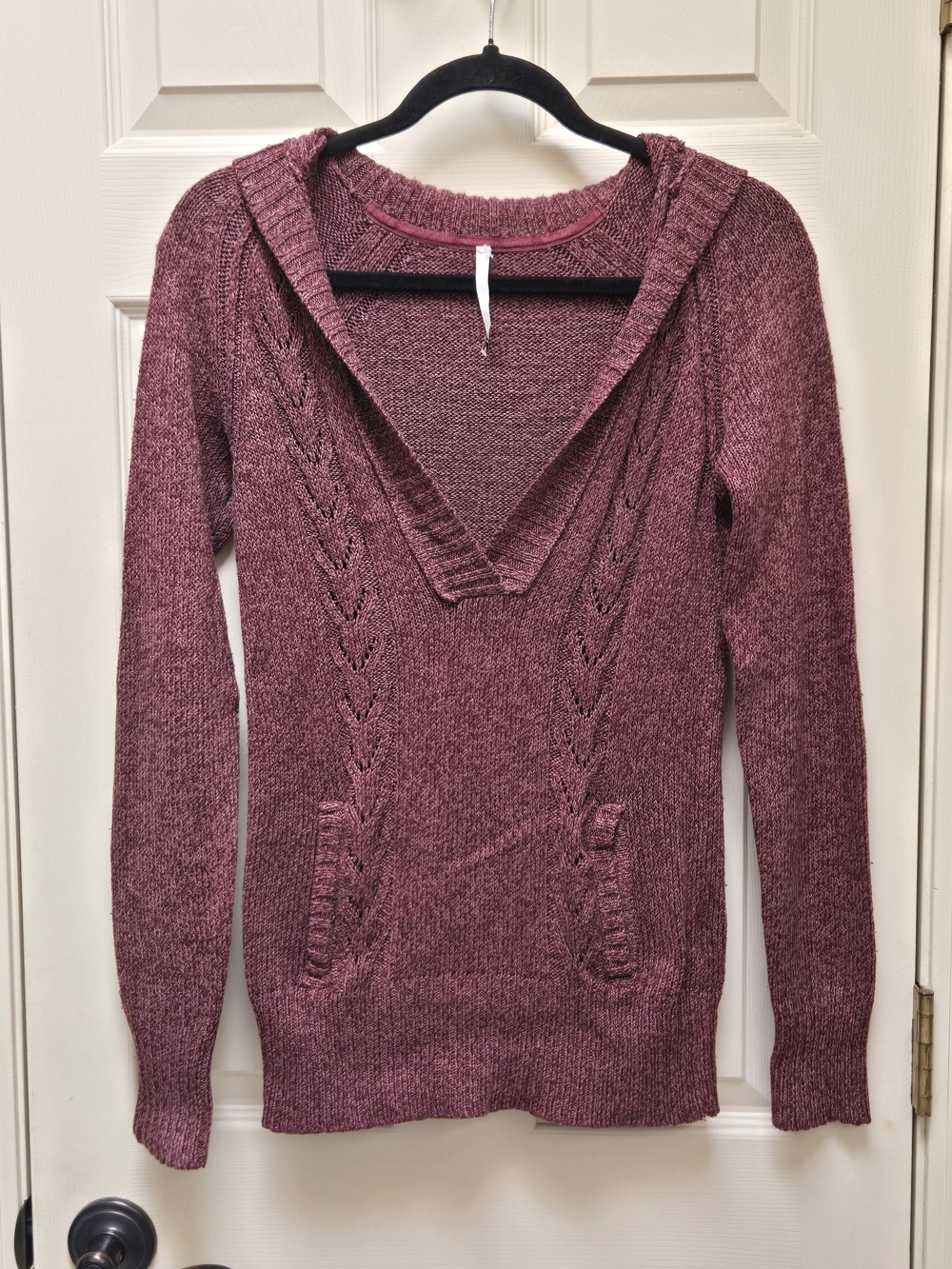 Vintage Women's V-Neck Knit Sweater - Medium
